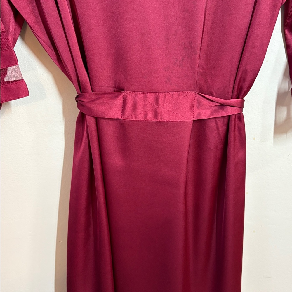 Elegant Ekouaer Burgundy Satin Robe, Medium - Picture 4 of 5